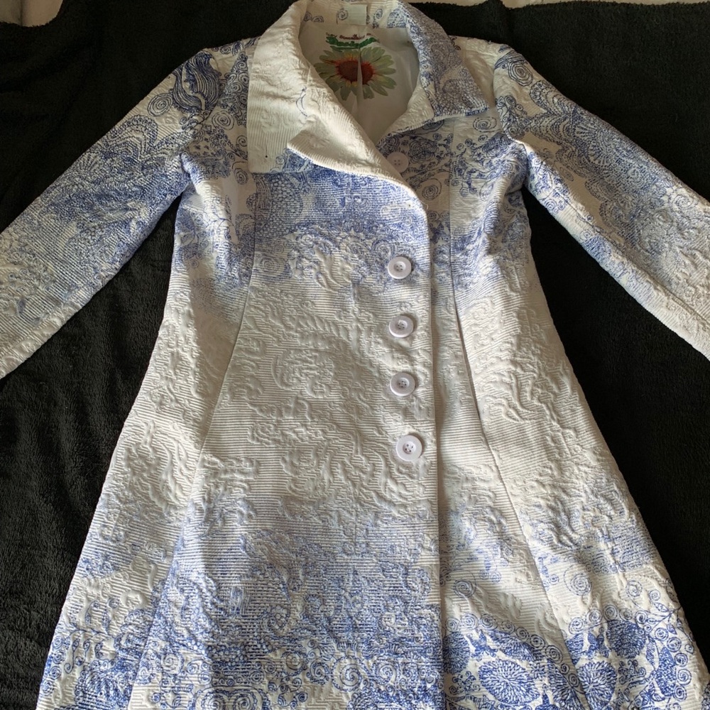 Work only once. Lightweight spring coat